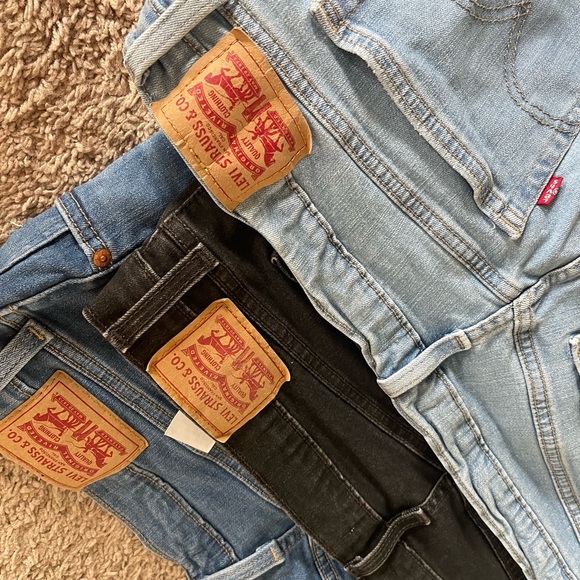 LEVIS 34 High Rise Shorts - Picture 8 of 9